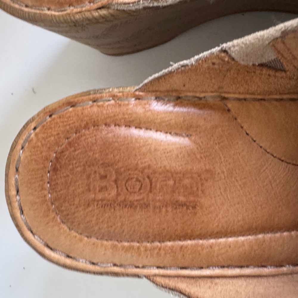Born® Nora Handcrafted Suede Wedge Sandal Size 8 - Picture 9 of 16
